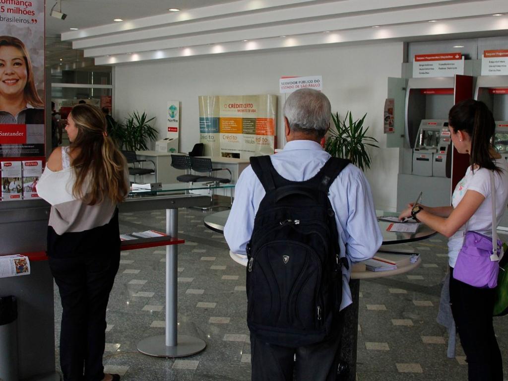 A primeira parcela do abono anual será paga na folha de abril e a segunda na folha de maio
