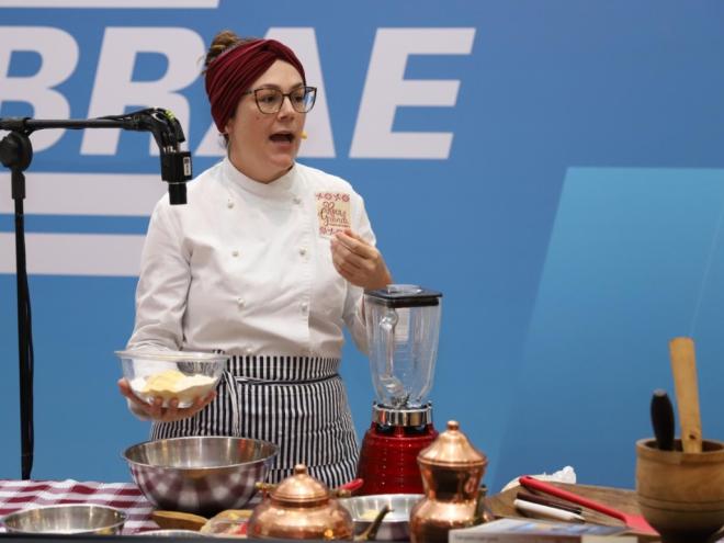 Chef Mariana Gontijo é especialista em cozinha de raiz