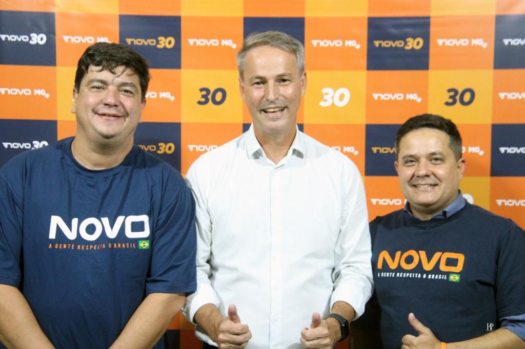 O secretário executivo, Fabrício Lima, Edvânio e o presidente do Novo estadual, Christopher Laguna