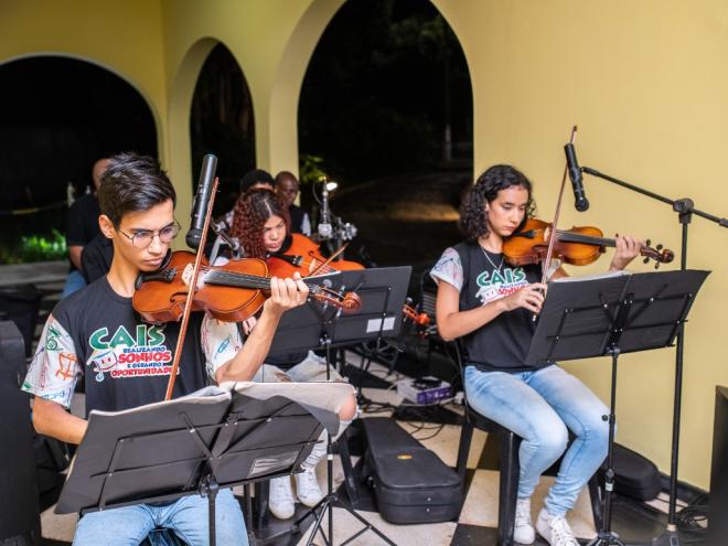 Alunos de música da CAIS se apresentaram na abertura