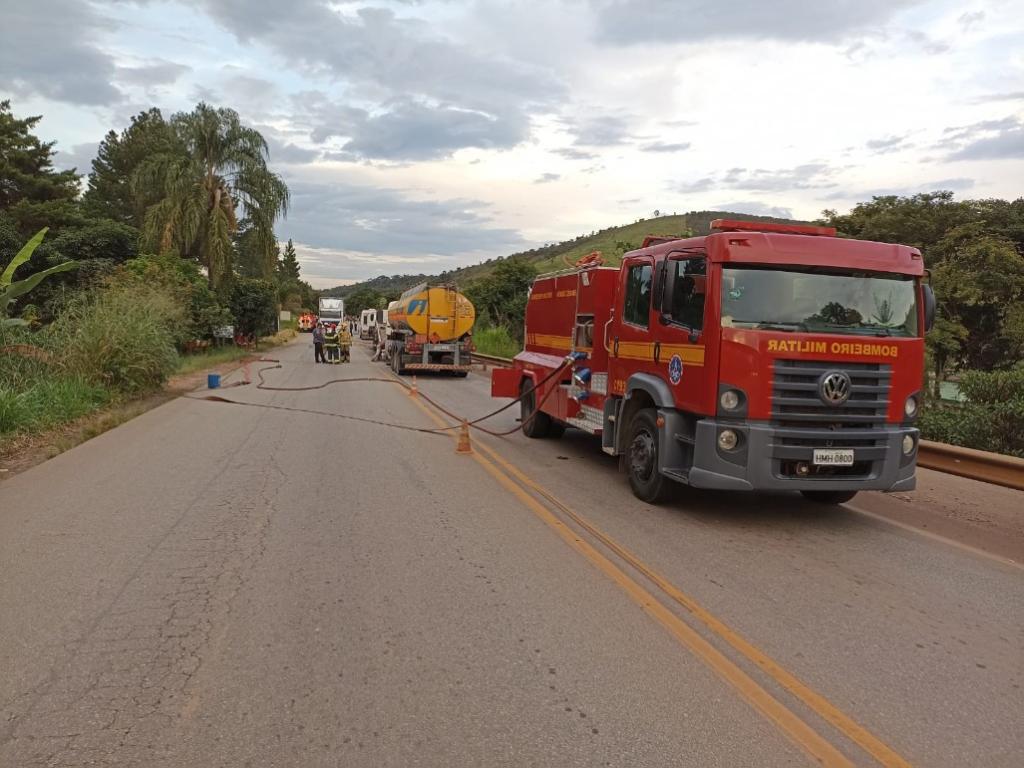 Acidente na tarde de segunda-feira fechou o trânsito na MG-129, estrada que liga Itabira a Nova Era e também é usada como atalho no percurso rumo a Belo Horizonte