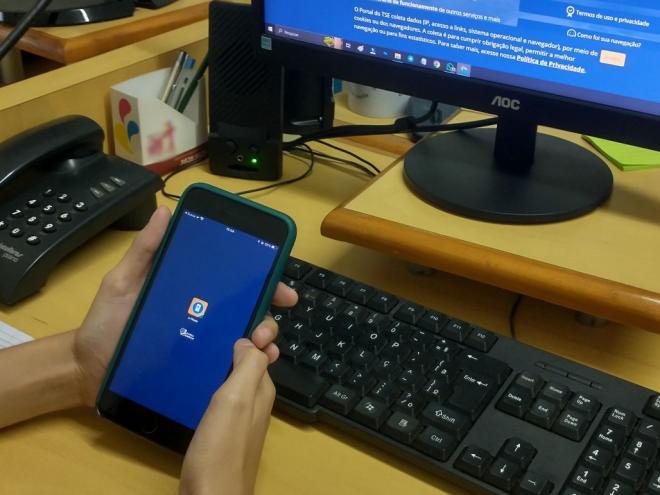 Para tirar o título de eleitor, basta acessar o site do TSE