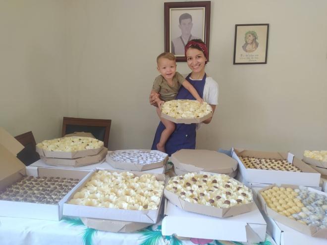 Anna Leles aproveita datas comemorativas para vender seus produtos desde os 14 anos de idade