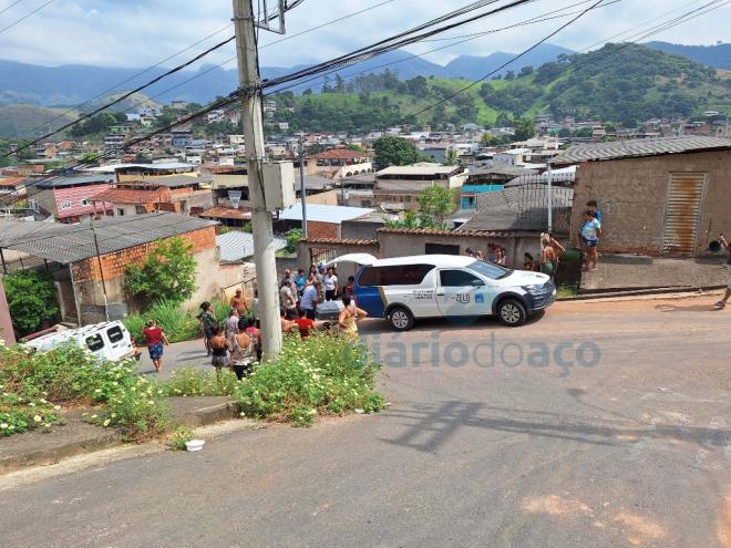 Polícia procura pistas que levem aos autores do homicidio na manhã desta sexta-feira 