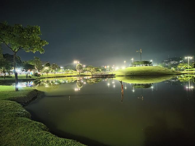Visão noturna parcial do Parque Ipanema 