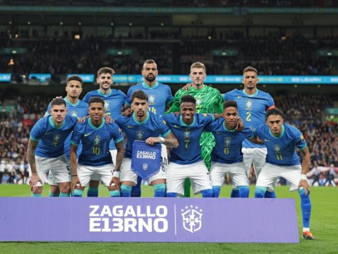 CBF homenageou Zagallo com flâmula e placa em reverência ao único tetracampeão mundial da história