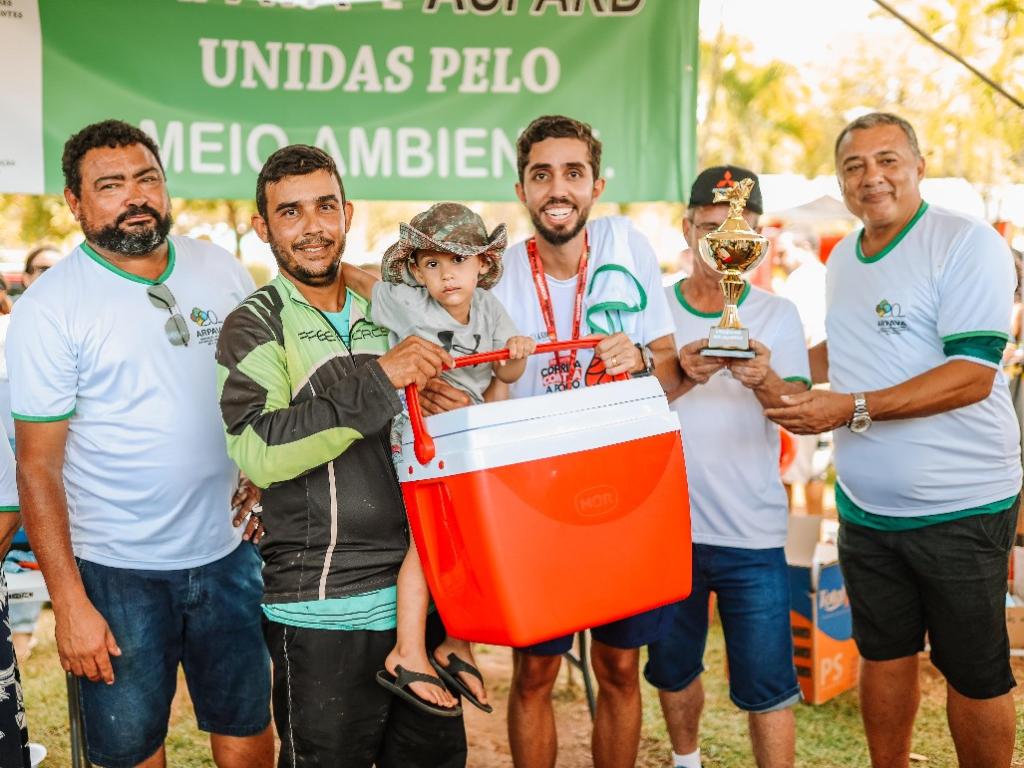 O prefeito Gustavo Nunes entregou as premiações quem participou da pescaria no parque