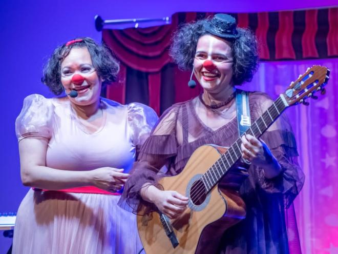 Espetáculo didático mistura música e poesia no palco: muita interatividade e diversão