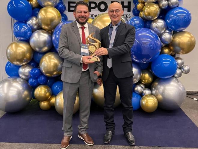 Prefeito e vice-prefeito receberam o prêmio em Belo Horizonte