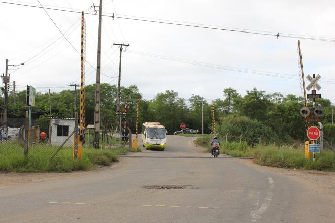 Atualmente o acesso da BR-458 ao Aeroporto Regional do Vale do Aço demanda a travessia dessa passagem em nível na EFVM 