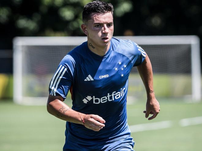 Álvaro Barreal deve aparecer no ataque celeste na noite desta quarta-feira