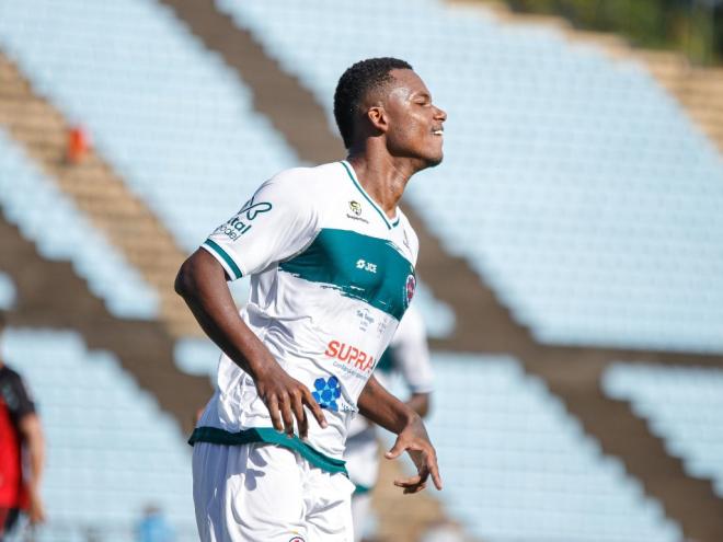 Luís Felipe foi um dos poucos a se destacar com a camisa do Ipatinga e terá sequência promissora na carreira