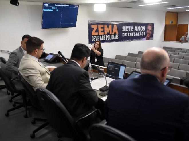 Decisão ocorreu após o comandante-geral deixar de atender convite para debater perdas salariais de servidores e não justificar a ausência