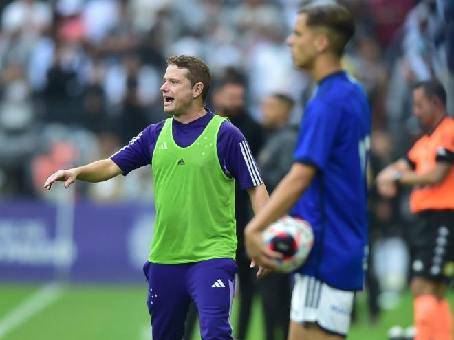 Ex-treinador do Sub-20 celeste, Seabra volta para assumir a equipe principal