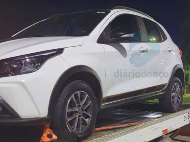 Carro com placas clonadas de outro modelo idêntico, em Santa Rita de Minas, era levado de Minas Gerais para a Bahia 