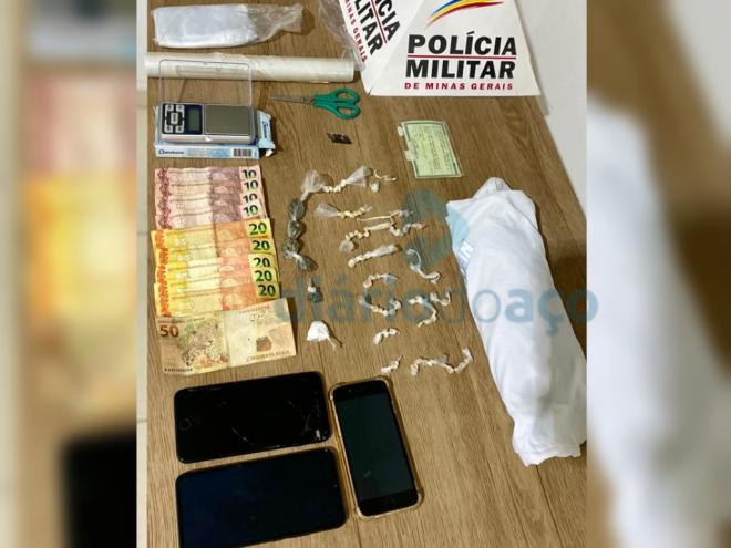 O material apreendido pelos policiais durante a operação realizada nesta sexta-feira
