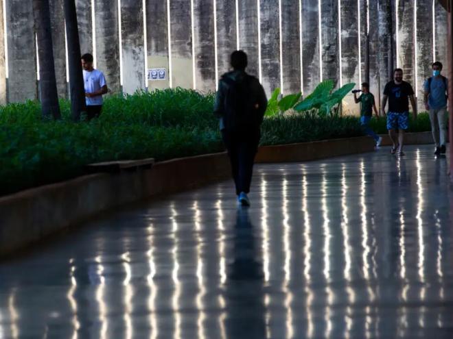 Eles querem reajuste de 22,71% em três parcelas de 7,06% por ano