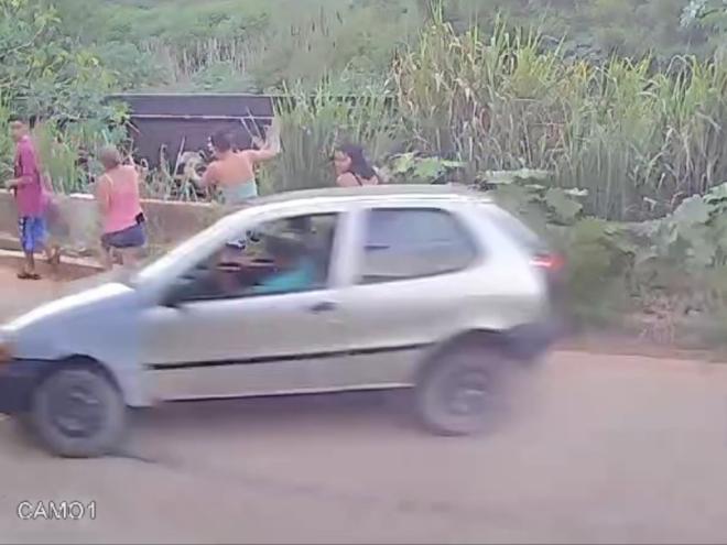 Momento em que o carro atinge as vítimas