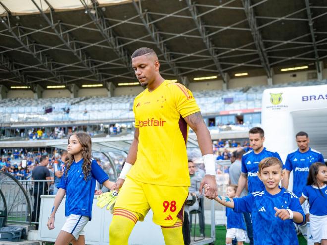 Pelo segundo jogo seguido, Anderson vai ser o goleiro titular da Raposa