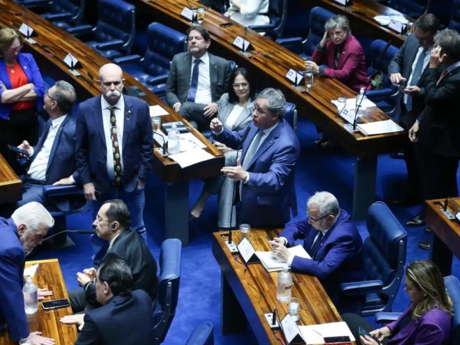 Sessão do Senado que votou em primeiro turno, a proposta de emenda à Constituição (PEC 45/2023) que criminaliza o porte e a posse de qualquer quantidade de entorpecentes, a chamada PEC sobre Drogas. Foto Lula Marques/ Agência Brasil
