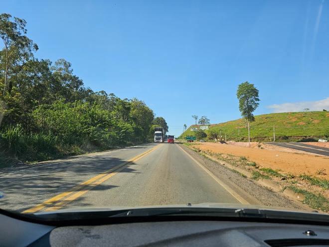Principais alterações incluem participação internacional, investimentos de 9,26 bilhões de reais, instalação de sistemas de controle de tráfego e retirada do trecho da BR-262 