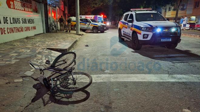 O casal estava nessa bicicleta, quando foi cercado por um atirador em uma motocicleta, perseguido e alvejado a tiros 