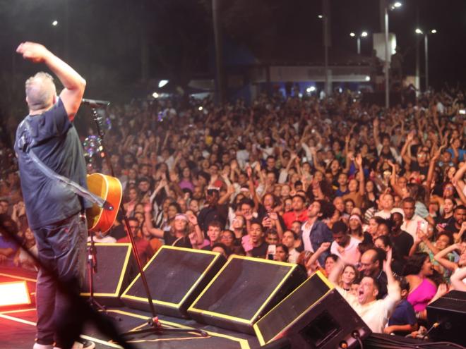 A Praça 29 de Abril recebeu sábado à noite, uma multidão para acompanhar os shows do cantor gospel Fernandinho além dos finalistas do 1º Festival Gospel de Timóteo realizado em 2023