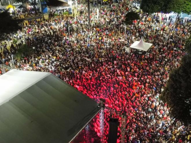 A festa em comemoração aos 60 anos de Timóteo continua nesse domingo com uma atração muito especial: Padre Fábio de Melo, às 20h