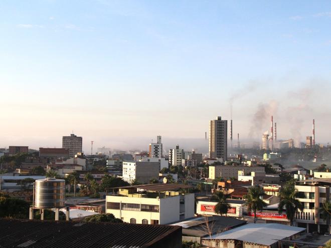 Panorâmica de Ipatinga, bairro Veneza, Centro e Usiminas ao fundo 