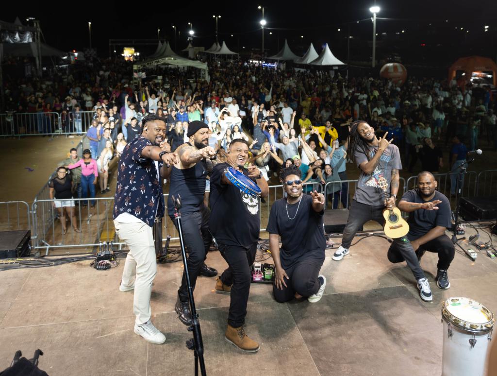  O grupo Sambô transformou a Arena Paraíso em uma roda de samba 