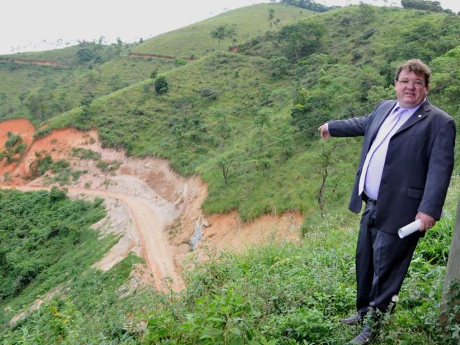 Celinho Sintrocel se reuniu com representante do DER para cobrar explicações sobre a paralisação das obras