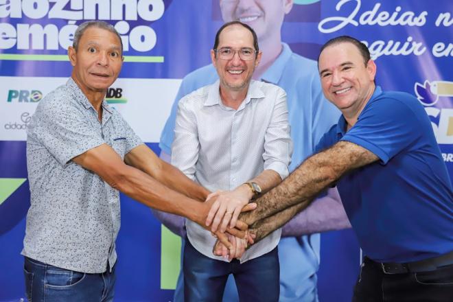 Geci Gomes Ribeiro, atual vice-prefeito; Joãozinho Hemétrio; e o prefeito Hamilton Rômulo
