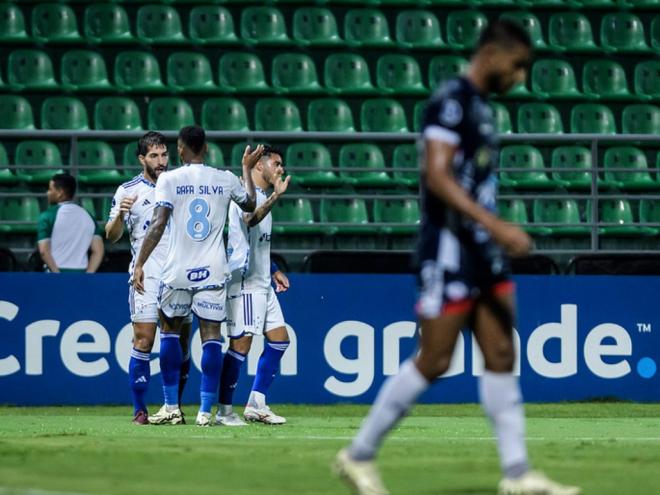 Lucas Silva abriu o marcador no fim do primeiro tempo