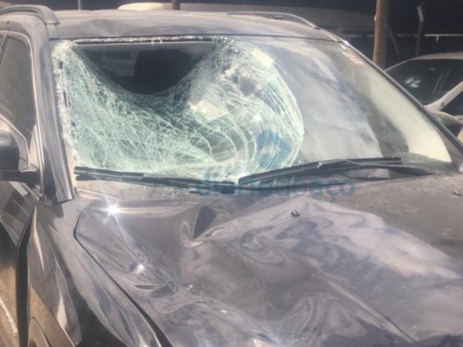 O carro estava escondido e quando foi encontrado pelos investigadores ainda apresentava avarias do acidente 