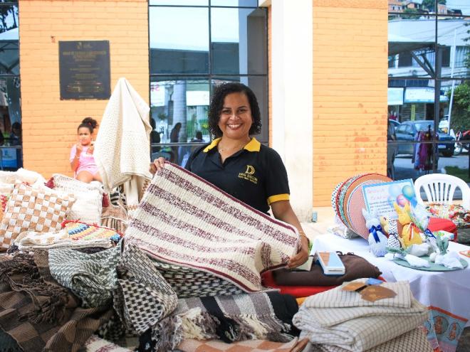Artesãos vão expor produtos na Praça Louis Ensch, em frente à Prefeitura, das 9h às 15h
