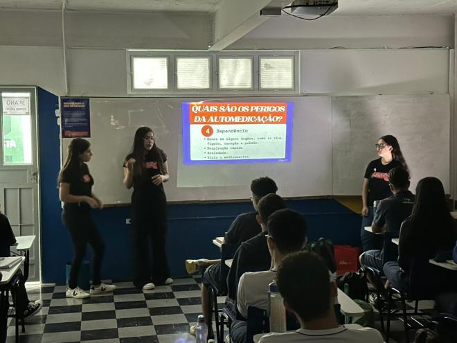 Remédios que estimulam concentração e produtividade oferecem riscos se administrados de forma errada