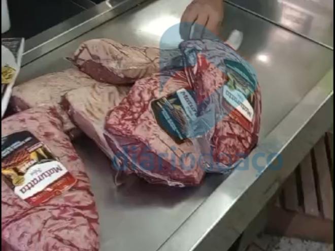 Dentre as mercadorias, estavam picanhas, queijos nobres, whisky e panelas