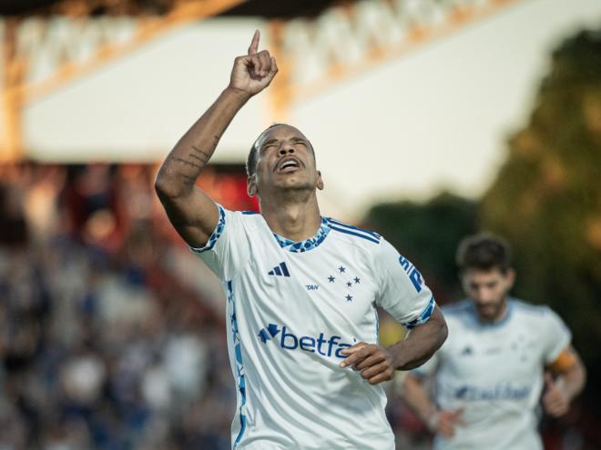 A Raposa abriu o placar com o meia Matheus Pereira