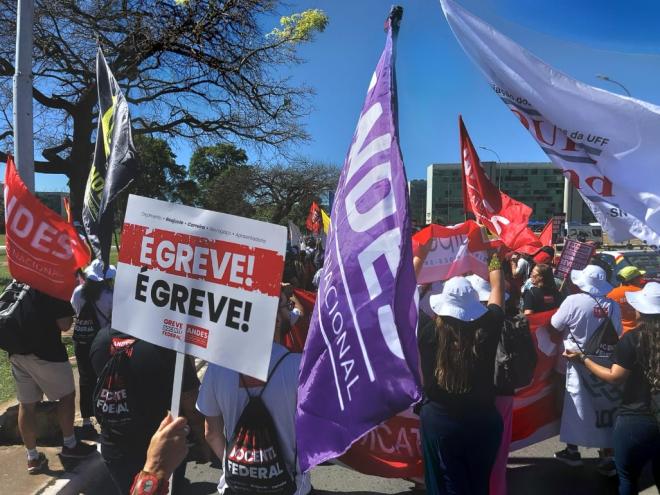 Após protesto feito por servidores federais no último sábado, governo agenda nova negociação