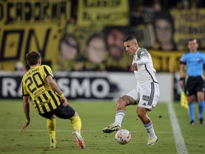 Galo sofreu primeira derrota no torneio para o Peñarol, no Uruguai