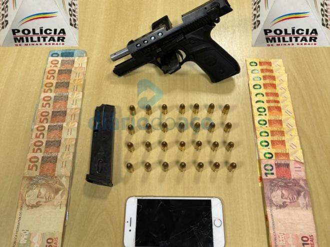 A pistola de calibre 9 milímetros estava na posse de um dos ocupantes do carro parado pela PM