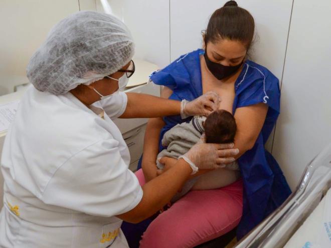 Mães saudáveis e que produzem leite materno em excesso podem doar voluntariamente