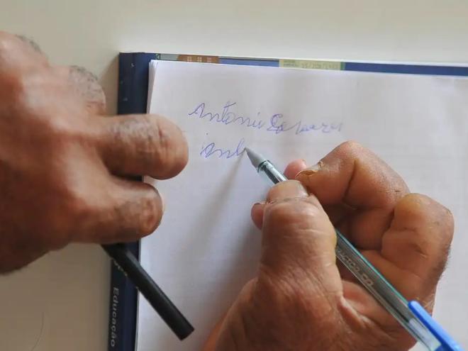 IBGE aponta tendência de aumento da taxa de alfabetização das pessoas de 15 anos ou mais ao longo dos censos