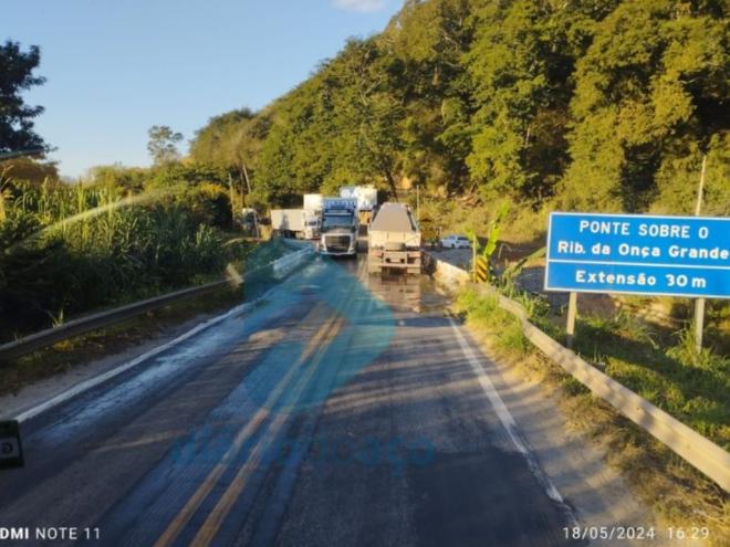 Fluxo de veículos foi liberado por volta das 17h