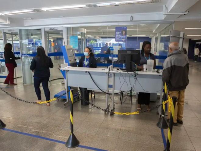 A Caixa abrirá todas as agências com uma hora de antecedência, nesta sexta-feira, para ação voltada ao público do Desenrola Brasil.  Foto: Joédson Alves/Agência Brasil 