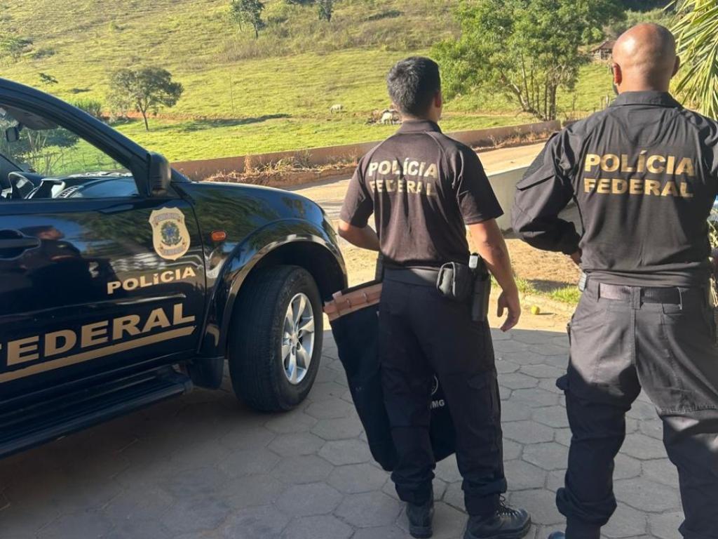 Policiais cumpriram os mandados judiciais assim que o dia clareou nesta quinta-feira 