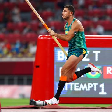 Atleta brasileiro conquistou a medalha de ouro no salto com vara na Rio 2016 e de bronze em Tóquio 2020
