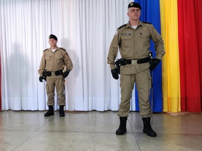 Coronel Lemos Dias (à esquerda) passa para a reserva e assume Márcio Roberto, chefe do Estado-Maior da 12ªRPM, promovido ao posto de coronel