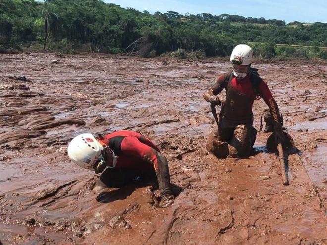 Equipes de Bombeiros Militares, de Minas Gerais e outros estados atuam no 