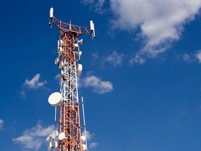 Falhas no sinal de telefonia celular gera reclamações por parte dos usuários de diversas operadoras; atualmente, quatro empresas dominam o mercado 